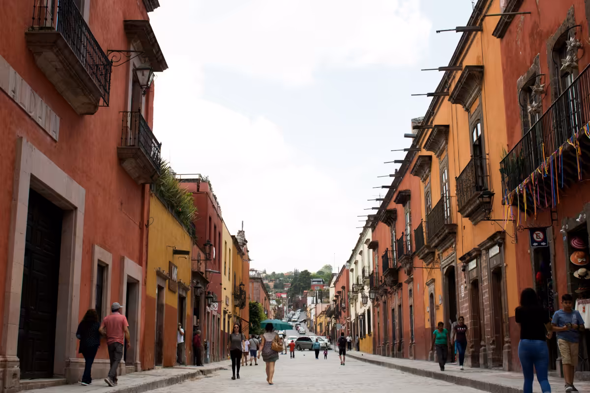 Viviendas turísticas generan derrama económica de 679 mdp en México; impulsan consumo local